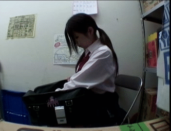 【合法ロリGIF】給料が安くてもコンビニ店長が辞められない理由がコレ!万引き女子高生を中出しレイプww その6