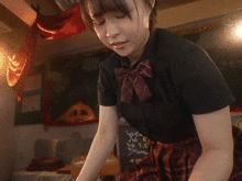 女子高生たちが学園祭でメンズエステ！？○起する男子に欲情しちゃう本番GIF画像