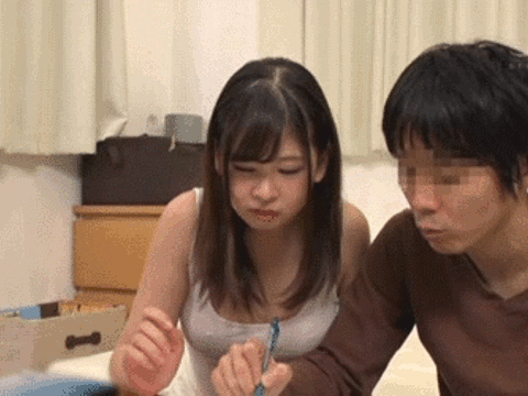 無自覚に押しつけてくるお●ぱいの感触にフルぼ●き！！幼馴染に中出ししてしまうお●ぱいプレスGIF画像